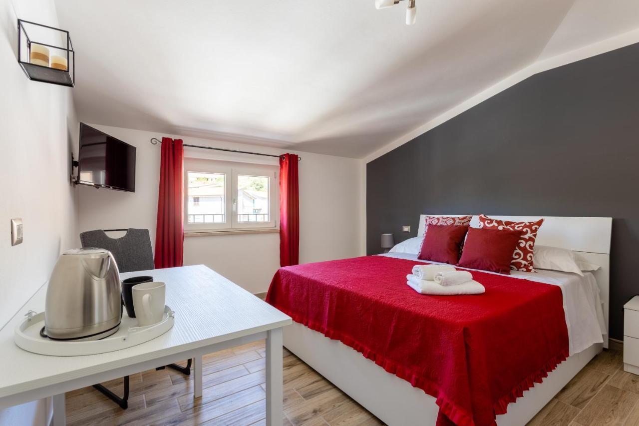 Cadoni Guest House Bosa Kültér fotó